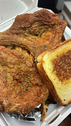 A Black-Owned Restaurant in Dallas. #dallas #dallastx #blackownedbusiness #blackexcellence #soulfood