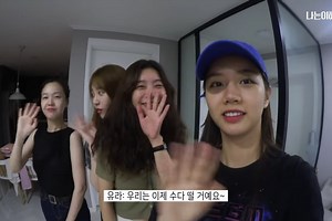 Watch: Girl's Day Reunites For A Casual Outing Full Of Food And Laughter | Soompi
