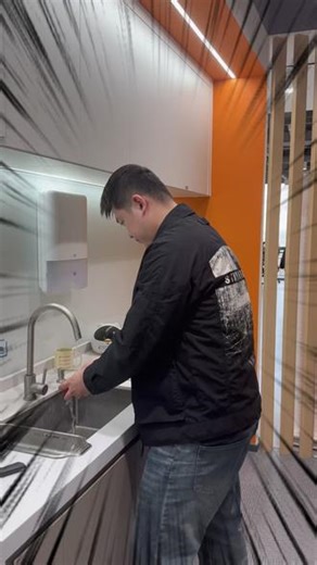 什么是牛顿第一定律？一条视频告诉你原理！ 什么是牛顿第一定律？一条视频告诉你原理！#每日一题#学霸秘籍#抖音校园#边画边写讲知识#物理