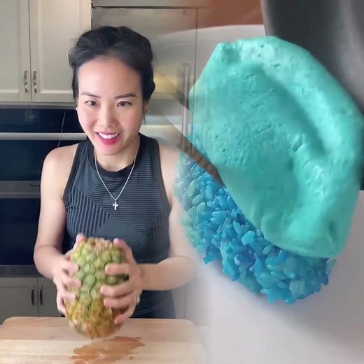 How to open a pineapple without a 🔪 #MomsOfTikTok #LearnOnTikTok #Coo
