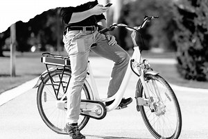 E-Bikes Are Great if You Know How to Ride Them. Here’s How to Make Sure You’re Safe.