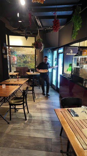 divertimento improvviso 🤣🤣🤣 #ItalianFood #PizzaLovers #NapoliABerna #PizzaNapoletana #Berna
