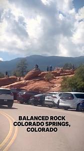 The amazing Balanced Rock in Garden of the Gods Park, Colorado Springs, Colorado #ExploreColorado #coloradomountains #naturelovers #coloradoadventures #Colorado #travelgram #colorfulcolorado #mountainlovers #mountains #mountainsarecalling #gardenofthegodscolorado #gardenofthegodspark | Nicole Ford Photography