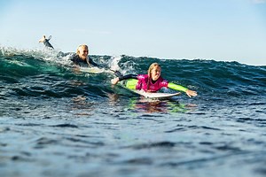 20K views · 309 reactions | The Rising Tides WSL girls program took over the line-up at iconic Bells Beach this week. Girls of all ages had the opportunity to surf, talk, and learn from the world’s best surfers. This program will be held at every Championship Tour stop this season in an effort to encourage #EveryWave for everyone. Learn more at wsl.tv/risingtides | World Surf League | Facebook