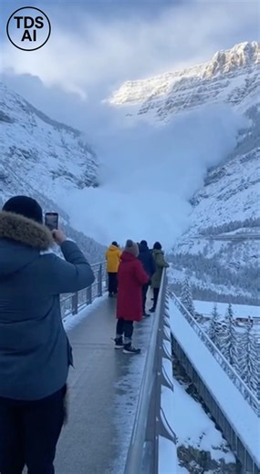 Avalanche Prompts Sudden Escape as Onlookers Flee Bridge in Colorado COLORADO — Video footage shows a group of people standing on a bridge watching an avalanche descend a nearby mountainside, initially believing they were at a safe distance. Moments later, the situation escalates as the slide gains speed and size, prompting the onlookers to realize they need to run for safety. The avalanche continues downhill as people scramble away from the bridge, highlighting how quickly conditions can change