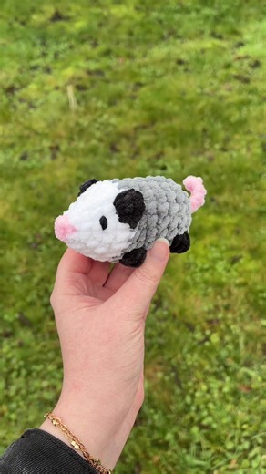 Mini opossum 🥹💗✨ #crochet #crochetersoftiktok #crochetaddict #crochettok #crocheting