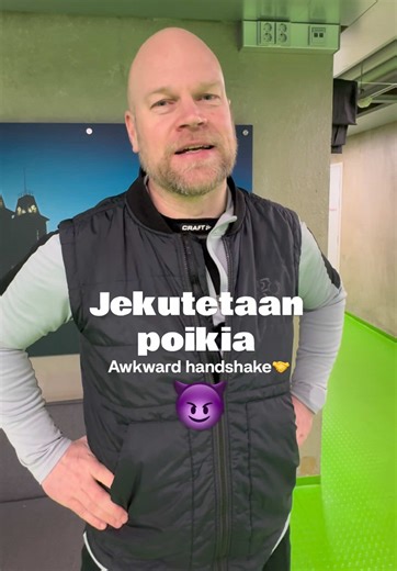 Hauskat futispilailut ystävien kesken