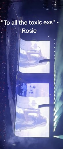 I started crying at this song #rosie #toxictilltheend #blackpinkdeadline #deadline @ROSÉ @blackpinkofficial #zimoliu