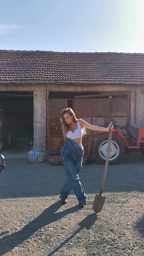 Being good wasn't easy.. Was running out of em reasons.. To why not have him undress me.. You gotta undress me!