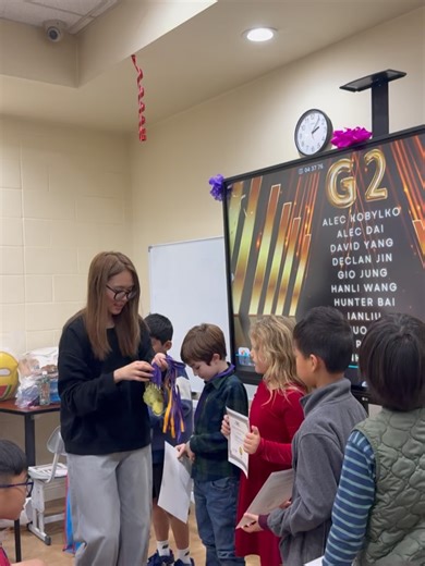 Anastasiia Posashenko on Instagram: "✨ Новый год только начался, а у Василисы он уже получился невероятно насыщенным и радостным. За эти первые недели произошло столько всего, что хочется остановиться и просто сказать: ВАУ!!!!. 📚 Во-первых, пришли сразу два сборника, в которых опубликованы рассказы Василисы. Она участвовала в литературном конкурсе и два её рассказа были отобраны и напечатаны. Для неё это огромная радость и мотивация продолжать писать. 🏅 Совсем недавно прошло официальное награж