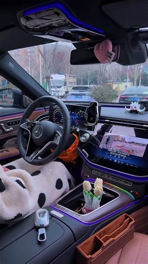 Experience the automatic parking function of the Mercedes-Benz #Mercedes-Benz #Mercedes-BenzE300L