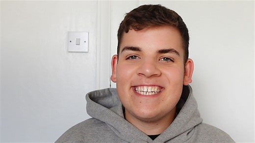 How To Use The New 'Heartstopper' Profile Icons on Netflix