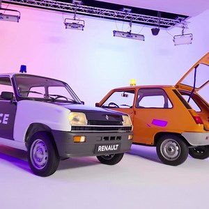 3 comments | R5 lució con orgullo los colores de las instituciones francesas con un modelo en blanco y negro para la policía y un modelo naranja característico para los servicios de mantenimiento de carreteras. ambos íconos de su época. feliz aniversario número 50 #Renault5 #50YEAR5 descubre nuestro museo The Originals, https://theoriginals.renault.com | Renault | Facebook