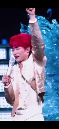 “全场的消费由我买单” 萌死我了 说完还害羞的跪地上了 #ZiYuxSerova #ZiYuTourWuHanD2 #ZIYU #梓渝 #จื่ออวี๋ #郑朋 #fyp #concert