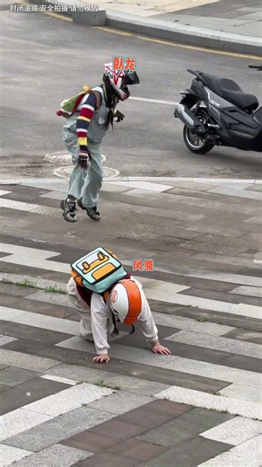 The conditioned reflex of motorcycle men - motorcycle girls