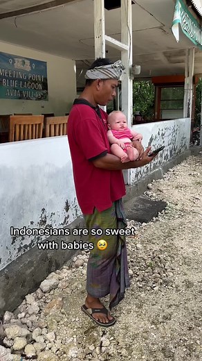Kind Gesture from Indonesian Driver towards Baby in Bali