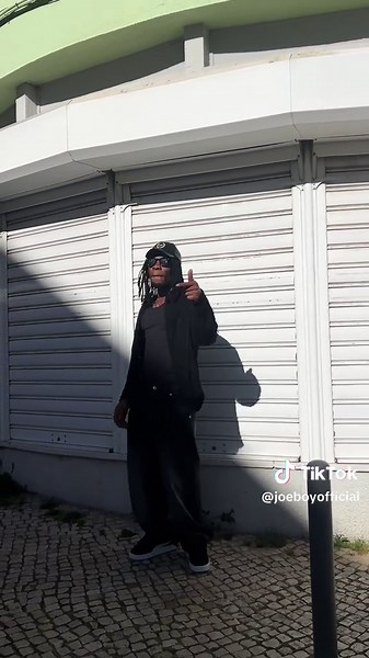 Your way e no too straight, contour! 🪽 #joeboycontour #contourjoeboy #tiktoknigeria #worldtour #foryoupage #vivalavida