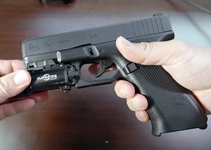 VOISKY Glock 19X Shell Ejecting Toy Gun