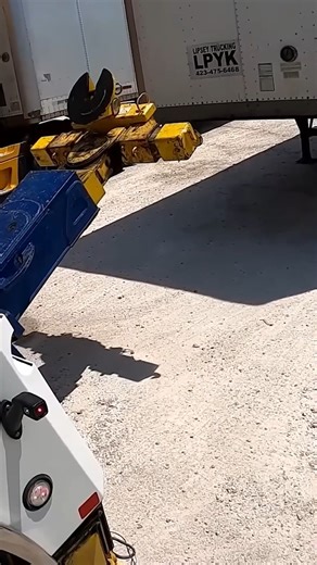 1.5M views · 10K reactions | Scale House SHUTDOWN! Broken Trailer Recovery #scale #scalehouse #trailer #brokentrailer #reelsfb | Ron Pratt | Facebook