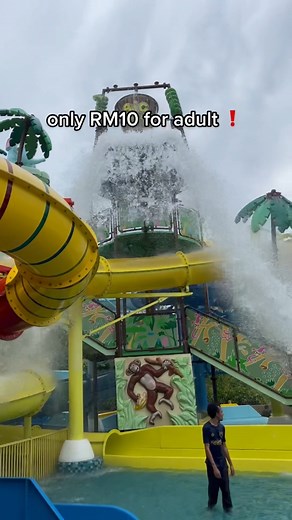 Water park at Gamuda Gardens from only RM 10/ pax 🌊😍 📍 Big Bucket Splash Gamuda Gardens, Rawang 🎥 @sn.fatihah895 (IG) Get kids ticket here 👉 https://shope.ee/5znxnatLX7 | Travel Rookie
