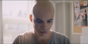 Fiévreux, Félix s'inquiète que son cancer ne soit revenu. 😰 ⭕ Les bracelets rouges saison 3 📌 Ce mardi 6 février à 20h à TVA et TVA | TVA