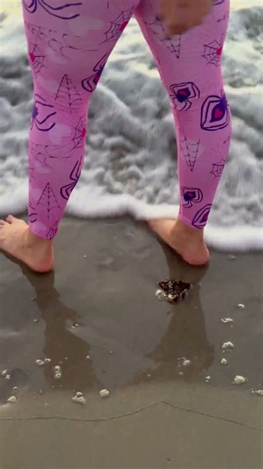 Testing the temp at San Diego’s beach 🥶