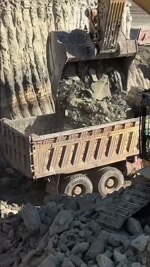 CAT 395 Massive Overburden Loading to 4-Axle Truck! 💪🔥 #excavator