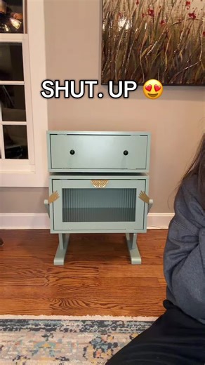 This robot night stand side table is the cuuuuutest 😍 🤖 #kidsfurniture #nightstand #sidetable #kidsroom #kidsdecor