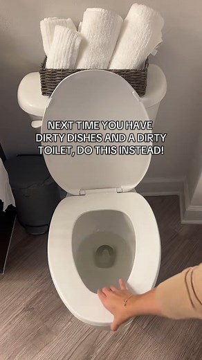 11 reactions | 2 in 1 hack to clean dishes and the toilet PLUS save water!!!!!! #cleantok #cleaningtiktok #howtoclean #cleaningmotivation #cleaning #asmrcleaning #asmr #asmrscrubbing #sudsyclean #deepclean #toiletclean #cleaninghack #lifehack #hacksandt~ | KB cleaningco | Facebook