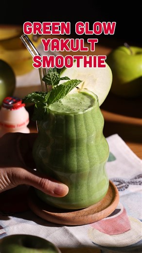 Yakult Australia on Instagram: "From the quiet light of morning, this Green Glow Yakult Smoothie helps you slow down and reset. A simple blend of fruit, greens and Yakult turns an ordinary moment into easy, everyday self-care. 🌿 📝 Ingredients ・ 1 bottle of Yakult Original ・ 1/2 cup banana ・ 1 cup baby spinach ・ 1/2 cup green apple ・ 1 cup cold water or almond milk ・ 1/2 cup ice (optional) 🌿 Optional garnish ・ 1–2 sprigs of mint (or 1–2 mint leaves) ・ 1 thin slice of green apple 🥣 How to make