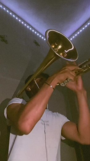 Miénteme: La Tristeza de Junior H y su Trombon