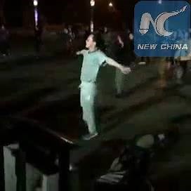 This guy tells Chinese elderly ladies that the square dance is not a domain reserved for them any more. | China Xinhua Sports