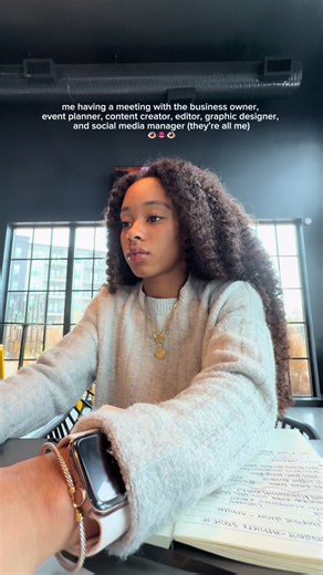 Life as an entrepreneur means wearing every hat!😂 Just know besties my @Google calendar is booked and busy!! If it’s not on my calendar, 8/10 I will forget!🧏🏽‍♀️😅🤍✨ - - - #entrepreneur #naturalhair #contentcreator #fyp #google