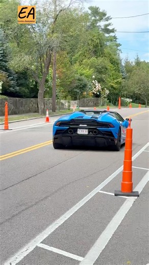 BLUE LAMBORGHINI HURACAN EVO SPYDER SENDS IT CHASED BY BMW M8 COMPETITION CONVERTIBLE.