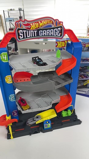 Ultimate Hot Wheels Stunt Garage Collection