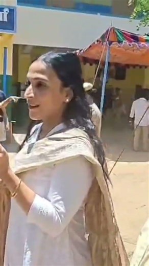 Director Aishwarya Rajinikanth cast her vote at St. Francis Xavier Middle School this morning.