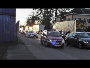 Gefahrgut-LKW umgekippt (Explosionsgefahr) - Einsatzfahrten Polizei & Feuerwehr Region Basel