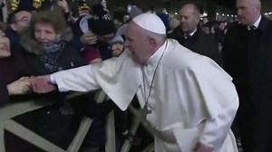 Pope Francis apologizes after slapping woman's hand when she yanks his arm