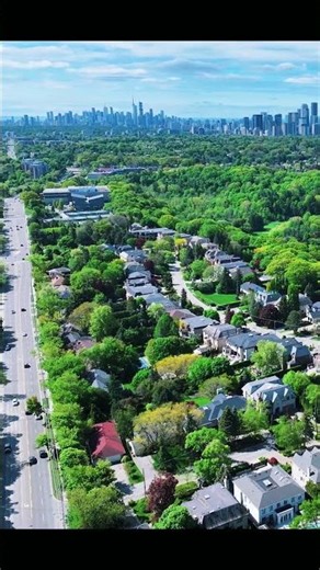 Springtime in Toronto's Luxurious Bridle Path Neighborhood#Toronto#Bridle Path#Luxury homes#greenery