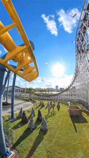 Fun Spot Orlando might be the smallest theme park, but it packs a punch. Featuring two roller coasters, white lightning, and freedom flyers, but is it even worth visiting? #funspot #whitelightning #freedomflyers #rollercoaster #thingstodoinorlando Fun Spot America | Anjel Entity