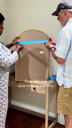 Mirror hanging hack! Home decor tip to hang a mirror. #homehacks #diytips #howto #homedecorideas
