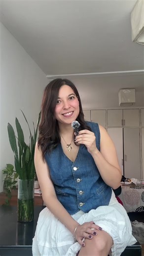 Ideas creativas de outfits con chaleco de mezclilla 2025