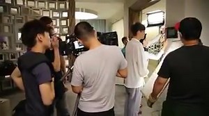 Did you miss The Masters Sun? Really? So, lets have some fun with this long behind the scenes of Episode 4! It was the time that Tae Gong-shil is possessed by 3 ghost. Non stop cuteness and Non stop giddiness by So Ji Sub and Gong Hyo Jin! Sorry ,the video is not in High Definition :D Enjoy! ;) It is from The Masters Sun Directors Cut DVD. Credits to the respectful owner. | Gong Hyo Jin 공효진 International