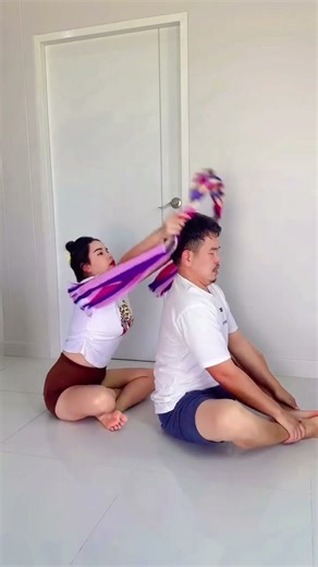 When Helping Turns Into a Prank 🤭 #shortvideo #funny #comedyfilms #comedy #dothingsyoudontwanttodo