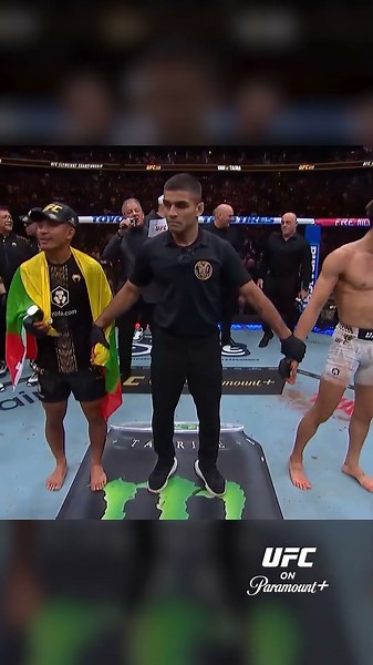 First title defense in the books for Van 🤝 #ufc328