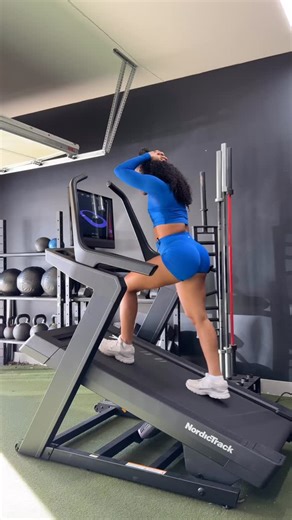 Kiara Freeman, B.S. Human Performance 🧬 on Instagram: "indoor conditioning when it’s too cold to run outside. 🤝🏾 — dynamic warm-up — run–walk intervals — 40% incline recovery walk — Pilates recovery stretch Same intention. Just moved it indoors. @NordicTrack X24 Treadmill iFit Pro Membership sold separately. #NordicTrackPartner #ad"