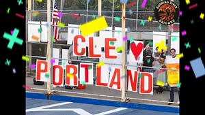 It all started with the decision of Seth Todd (among others) to show up at nightly anti‑ICE protests in Portland wearing an inflatable frog costume — a bizarre, whimsical visual incongruity in front of heavily armored federal agents. The symbolism—from absurdity, humor, and nonviolence—resonated: protestors saw the frog suit as a way to disarm narratives of “violent insurrection,” to render state overreach visually ridiculous, and to leverage virality and memetic power. Then came a dramatic mome