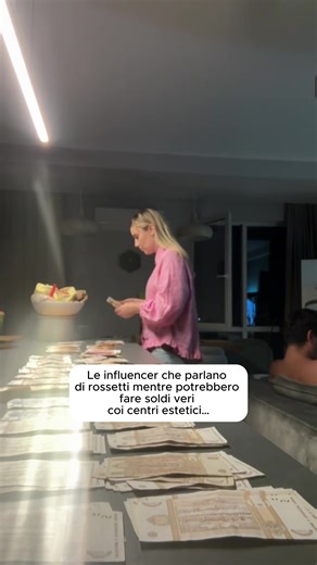 Le beauty influencer stanno ancora spingendo mascara e creme in cambio di collaborazioni gratuite, mentre DreamFlow AI paga commissioni a chi porta centri estetici, parrucchieri o saloni.