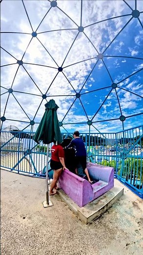 Space Bowl at Wet'n Wild: Breathtaking aquatic whirlpool! #waterslide #waterpark