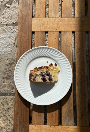 Bolo de Mirtilo com Crumble: Receita Fluffy e Leve